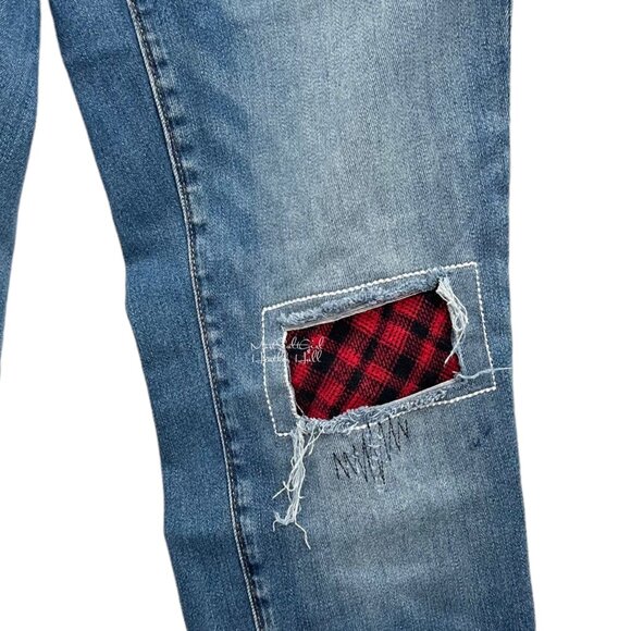 Eddie Bauer Slim Boyfriend Buffalo Plaid Knee Patch Lightly Distressed Jeans - Picture 3 of 7